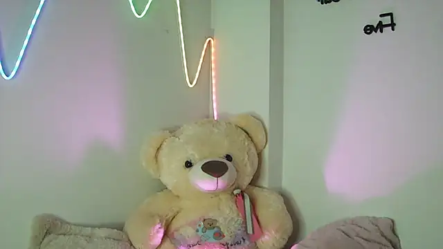 Sara Blum online show from May 2026 03:46:01 AM