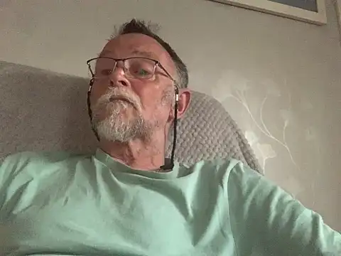 Snapshot of Moonraker64 chatting on June 2026 08:29:02 PM Moonraker64 online show from June 2026 08:29:02 PM