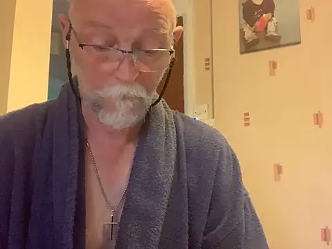 Snapshot of Moonraker64 chatting on July 2026 05:13:02 AM Moonraker64 online show from July 2026 05:13:02 AM