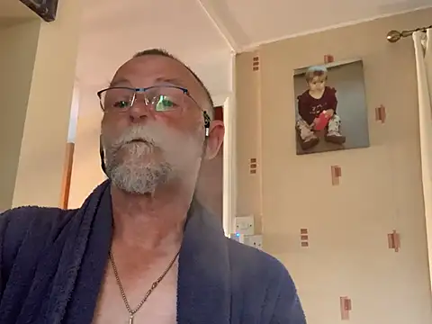 Snapshot of Moonraker64 chatting on July 2026 05:56:02 AM Moonraker64 online show from July 2026 05:56:02 AM