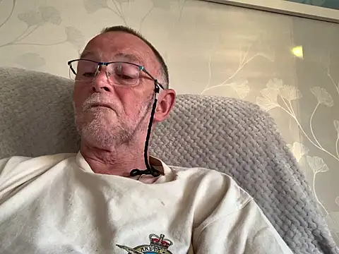 Snapshot of Moonraker64 chatting on July 2026 07:27:01 PM Moonraker64 online show from July 2026 07:27:01 PM