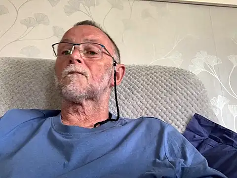 Snapshot of Moonraker64 chatting on July 2026 04:31:02 PM Moonraker64 online show from July 2026 04:31:02 PM