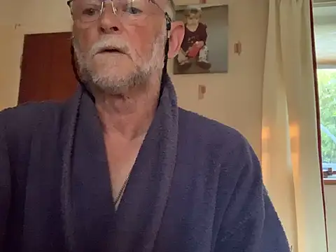 Snapshot of Moonraker64 chatting on July 2026 05:10:02 AM Moonraker64 online show from July 2026 05:10:02 AM