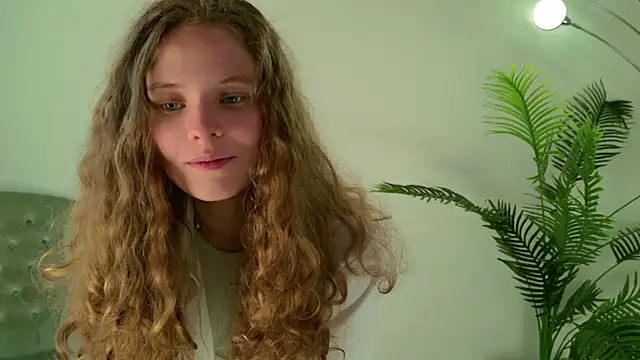 Mila Stain online show from May 2026 06:52:01 AM