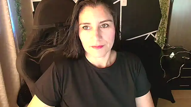 Snapshot of LUCYMILF_SEXY chatting on May 2026 05:52:02 PM LUCYMILF SEXY online show from May 2026 05:52:02 PM