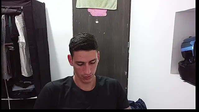 Snapshot of RaulRico chatting on June 2026 04:15:02 AM RaulRico online show from June 2026 04:15:02 AM