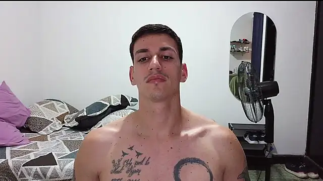 Snapshot of RaulRico chatting on August 2026 10:41:01 PM RaulRico online show from August 2026 10:41:01 PM