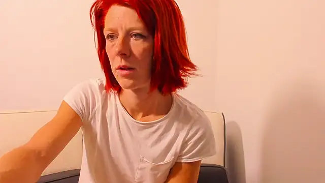 Snapshot of PoppyBoop chatting on June 2026 06:22:02 AM PoppyBoop online show from June 2026 06:22:02 AM