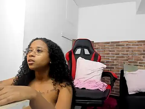 Snapshot of wizarpamela chatting on May 2026 08:29:01 PM wizarpamela online show from May 2026 08:29:01 PM