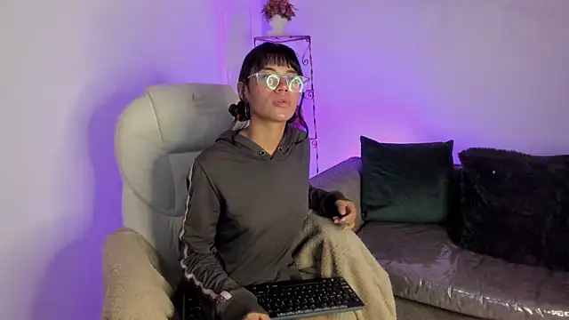 Saraa Lee856 online show from May 2026 07:41:01 PM