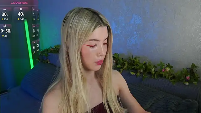 Snapshot of LindaThackerr chatting on July 2026 04:16:01 AM LindaThackerr online show from July 2026 04:16:01 AM