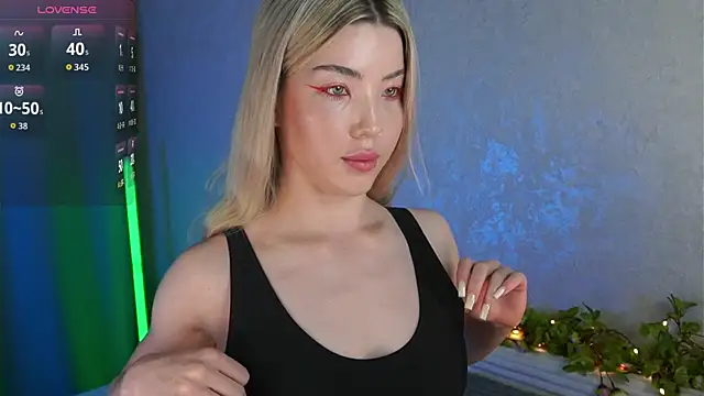 Snapshot of LindaThackerr chatting on August 2026 04:22:01 AM LindaThackerr online show from August 2026 04:22:01 AM