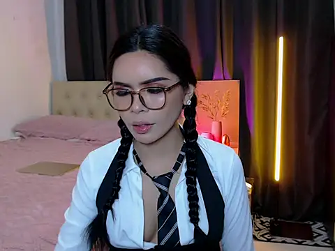 Alexandra Kenn online show from July 2026 08:33:02 PM