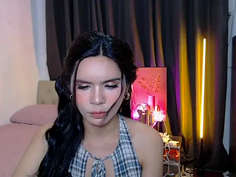 Alexandra Kenn online show from July 2026 01:26:01 PM