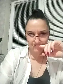 MillaMia45 online show from May 2026 07:44:01 PM