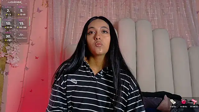 Snapshot of Hollyyqueen_ chatting on May 2026 08:06:02 PM Hollyyqueen online show from May 2026 08:06:02 PM