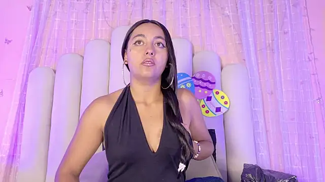 Snapshot of Hollyyqueen_ chatting on June 2026 07:23:01 PM Hollyyqueen online show from June 2026 07:23:01 PM