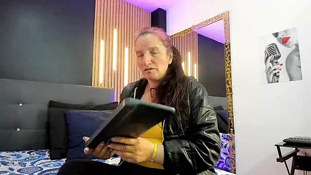CloeMature online show from August 2026 02:36:02 AM