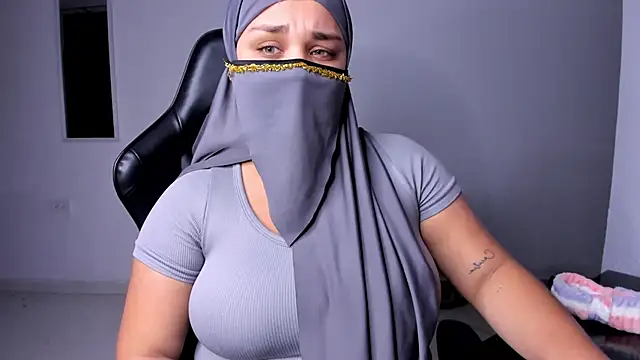 Snapshot of Salma_farouk chatting on June 2026 04:47:02 AM Salma farouk online show from June 2026 04:47:02 AM