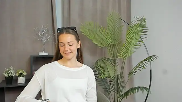 AleciaFreitas online show from May 2026 04:12:02 PM