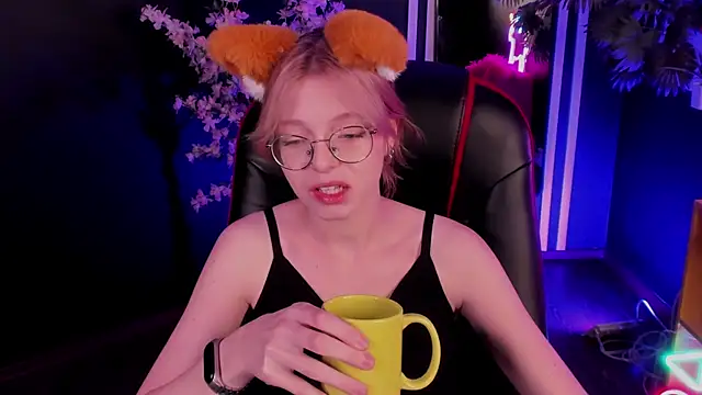 FoxxyyPolly online show from July 2026 05:43:02 AM