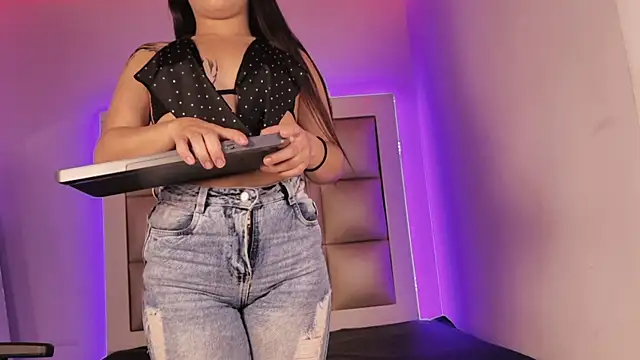juli 06 online show from July 2026 08:03:01 PM
