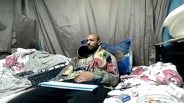 Snapshot of Camodick chatting on April 2026 04:12:02 PM Camodick online show from April 2026 04:12:02 PM