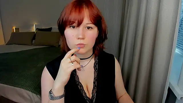 MiaLacrice online show from May 2026 11:19:01 AM