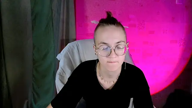 Alessa Kiss online show from July 2026 05:04:02 PM