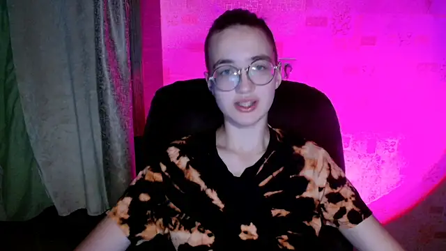 Alessa Kiss online show from August 2026 11:45:02 AM