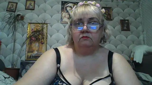 Snapshot of MarinaFarina53 chatting on May 2026 07:13:02 AM MarinaFarina53 online show from May 2026 07:13:02 AM