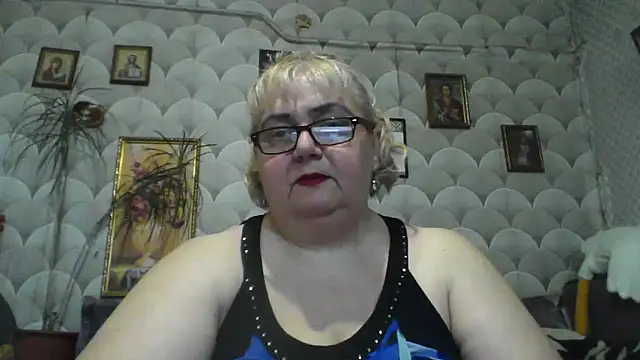 Snapshot of MarinaFarina53 chatting on May 2026 06:52:01 AM MarinaFarina53 online show from May 2026 06:52:01 AM