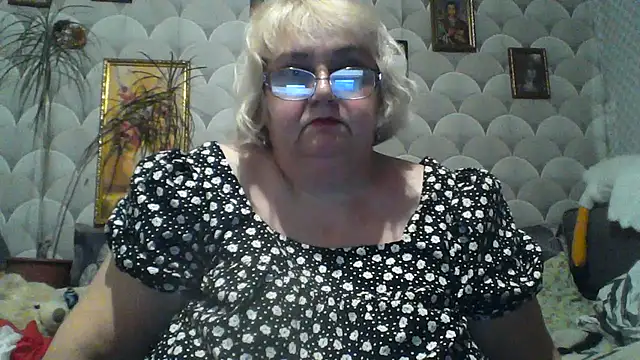 Snapshot of MarinaFarina53 chatting on May 2026 06:58:01 PM MarinaFarina53 online show from May 2026 06:58:01 PM