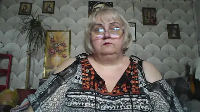 Snapshot of MarinaFarina53 chatting on May 2026 12:02:01 PM MarinaFarina53 online show from May 2026 12:02:01 PM