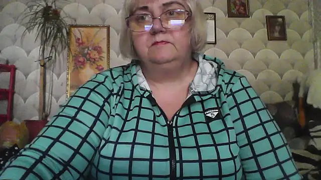 Snapshot of MarinaFarina53 chatting on May 2026 05:49:01 AM MarinaFarina53 online show from May 2026 05:49:01 AM