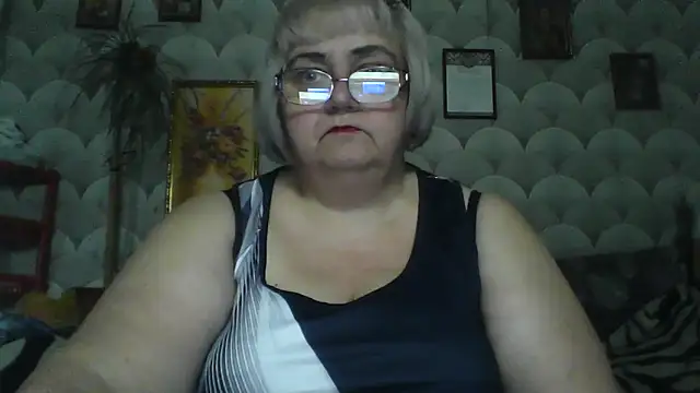 Snapshot of MarinaFarina53 chatting on May 2026 06:42:02 AM MarinaFarina53 online show from May 2026 06:42:02 AM