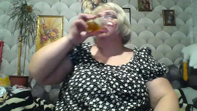 Snapshot of MarinaFarina53 chatting on May 2026 06:09:01 PM MarinaFarina53 online show from May 2026 06:09:01 PM
