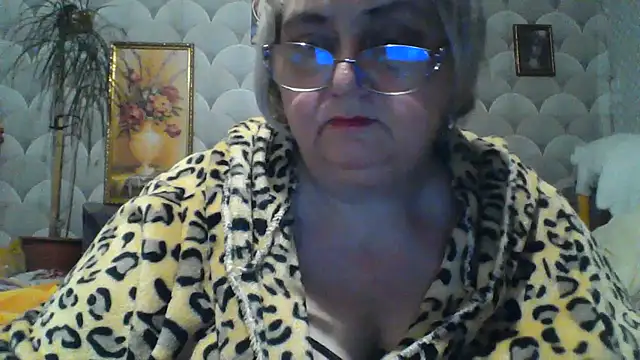 Snapshot of MarinaFarina53 chatting on June 2026 09:28:02 PM MarinaFarina53 online show from June 2026 09:28:02 PM