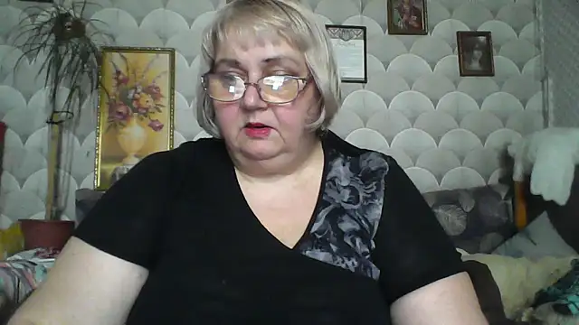 Snapshot of MarinaFarina53 chatting on June 2026 10:40:01 AM MarinaFarina53 online show from June 2026 10:40:01 AM