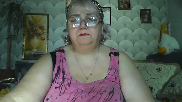 Snapshot of MarinaFarina53 chatting on July 2026 05:20:02 AM MarinaFarina53 online show from July 2026 05:20:02 AM