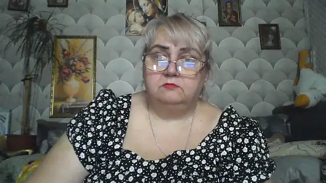 Snapshot of MarinaFarina53 chatting on July 2026 09:01:02 AM MarinaFarina53 online show from July 2026 09:01:02 AM