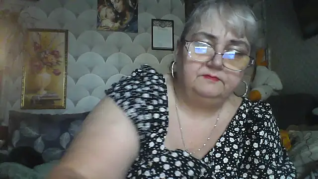 Snapshot of MarinaFarina53 chatting on July 2026 03:55:02 AM MarinaFarina53 online show from July 2026 03:55:02 AM