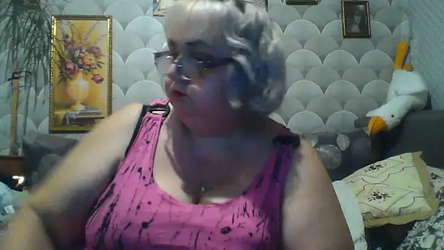 Snapshot of MarinaFarina53 chatting on July 2026 06:03:02 PM MarinaFarina53 online show from July 2026 06:03:02 PM