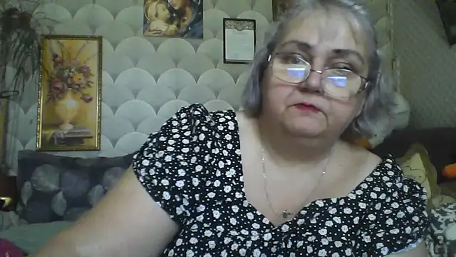 Snapshot of MarinaFarina53 chatting on July 2026 07:15:02 AM MarinaFarina53 online show from July 2026 07:15:02 AM