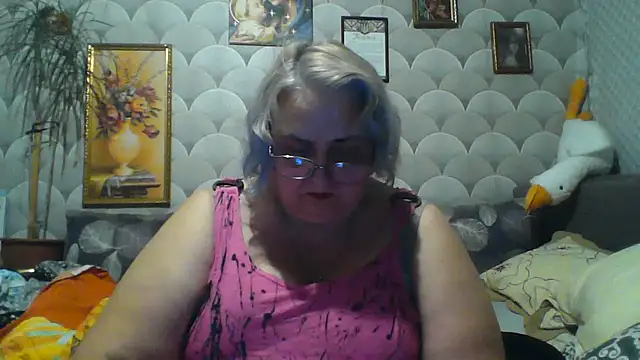 Snapshot of MarinaFarina53 chatting on July 2026 06:23:02 PM MarinaFarina53 online show from July 2026 06:23:02 PM