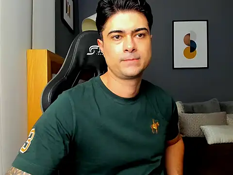 Snapshot of ZEI-001 chatting on May 2026 12:16:01 AM ZEI-001 online show from May 2026 12:16:01 AM