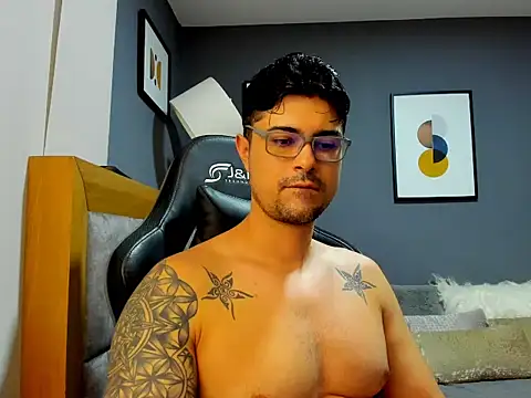 Snapshot of ZEI-001 chatting on June 2026 02:49:02 AM ZEI-001 online show from June 2026 02:49:02 AM