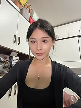 Snapshot of cuteluky18 chatting on May 2026 01:37:01 PM cuteluky18 online show from May 2026 01:37:01 PM