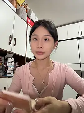 Snapshot of cuteluky18 chatting on May 2026 12:10:02 PM cuteluky18 online show from May 2026 12:10:02 PM