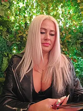 Snapshot of MILFBARBY chatting on November 2025 08:06:01 AM MILFBARBY online show from November 2025 08:06:01 AM